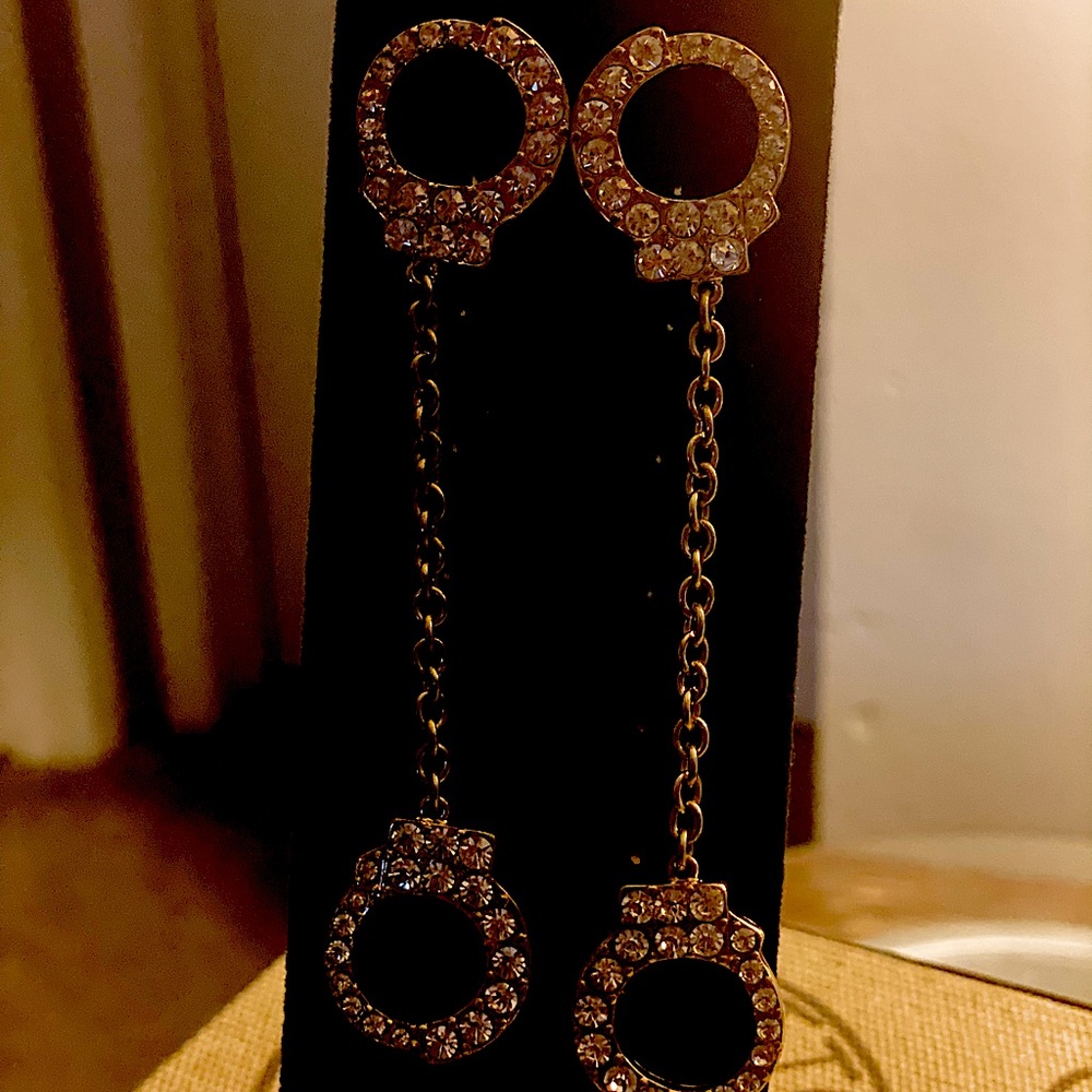 🆕Handcuff Earrings